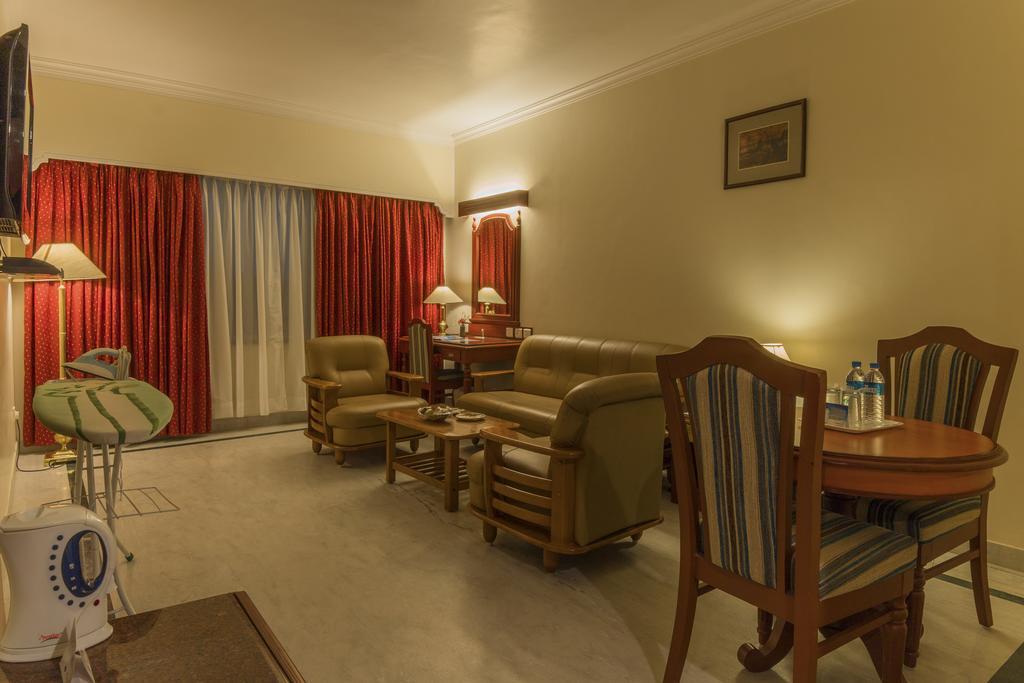 Hotel Annamalai International Пондичерри Экстерьер фото